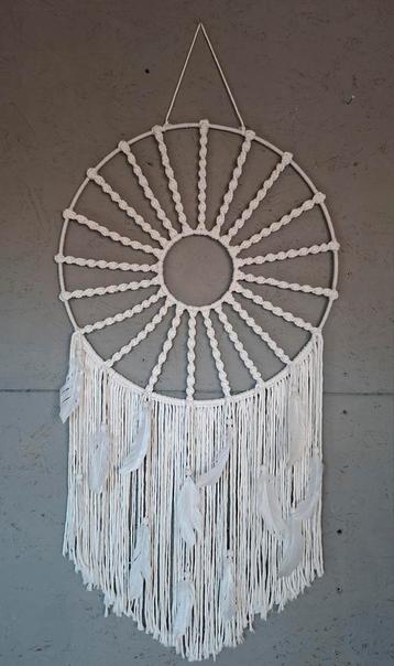 Nieuwe handgemaakte macrame dromenvanger  beschikbaar voor biedingen