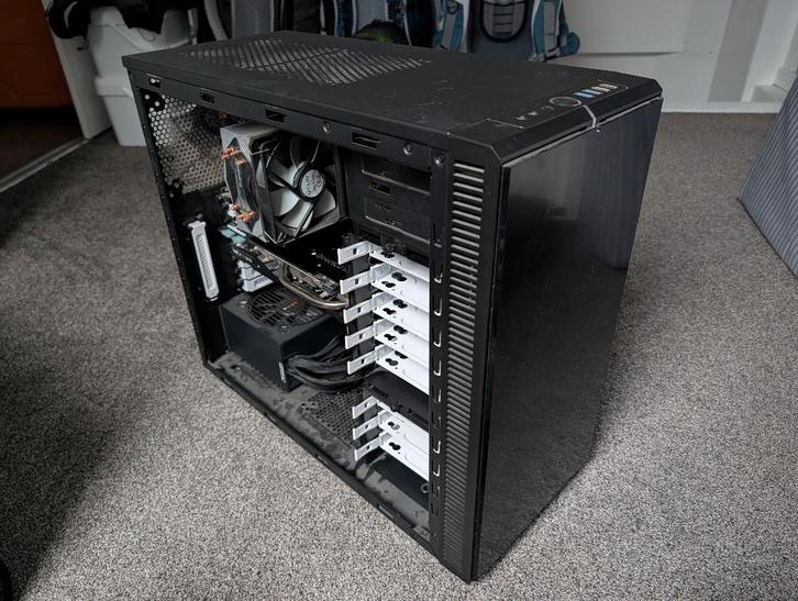 Game pc uit 2013, Computers en Software, Desktop Pc's, Gebruikt, 3 tot 4 Ghz, SSD, 8 GB, Met videokaart, Met monitor, Gaming, Ophalen