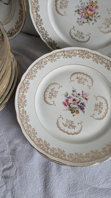 Franse Retro Vintage borden bloemen en veel goud beschikbaar voor biedingen