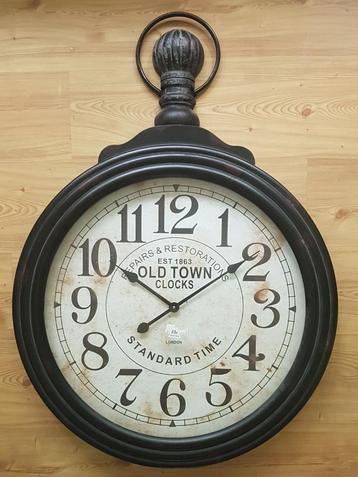 Grote houten vintage Old Town wandklok (lengte 1mt / Ø 70cm) beschikbaar voor biedingen