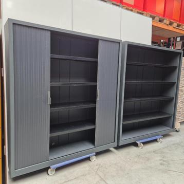 NETTE extra brede metalen kast  met roldeuren + schappenkast beschikbaar voor biedingen