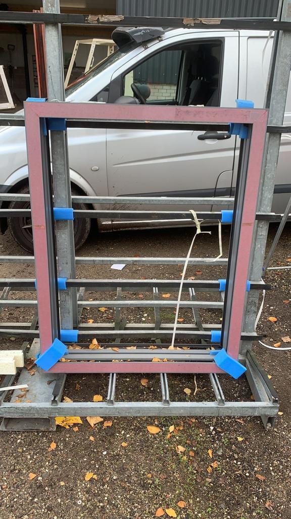 (111) 2x Nieuw aluminium vast raamkozijn, Doe-het-zelf en Verbouw, Kozijnen en Schuifpuien, Nieuw, Raamkozijn, Aluminium, 75 tot 150 cm