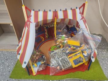 Playmobil circus tent met toebehoren beschikbaar voor biedingen