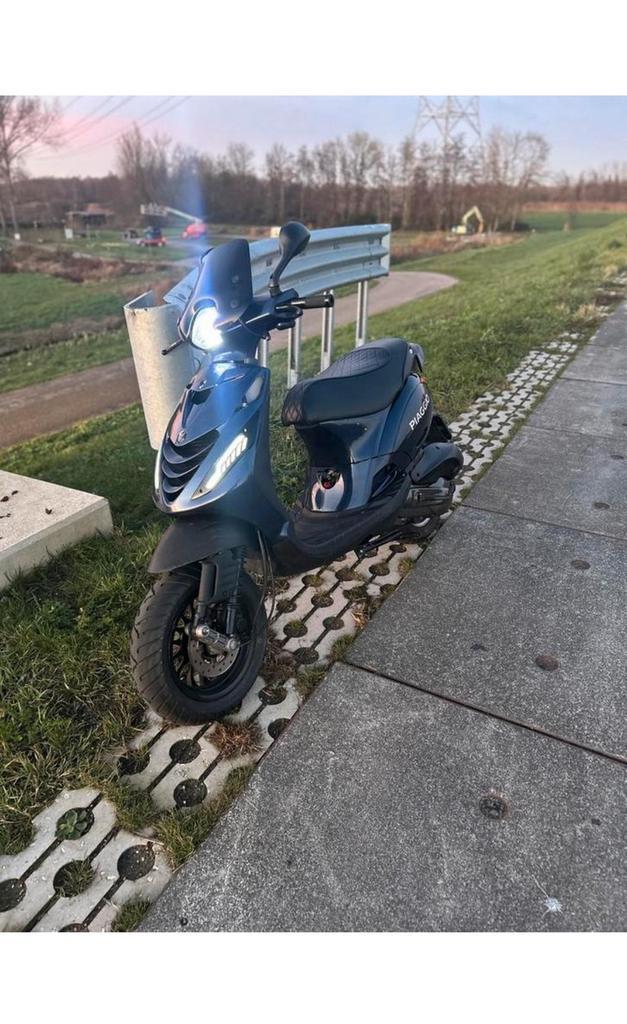 Zip LC 125cc TEKOOP/TERUIL, Fietsen en Brommers, Scooters | Piaggio, Zo goed als nieuw, Zip, Maximaal 45 km/u, Tweetakt, Ophalen