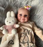Vrolijke reborn baby meisje 🌺, Verzamelen, Poppen, Verzenden, Zo goed als nieuw, Babypop, Levensecht of Reborn