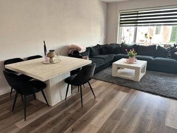 Steigerhouten eettafel en salon tafel beschikbaar voor biedingen
