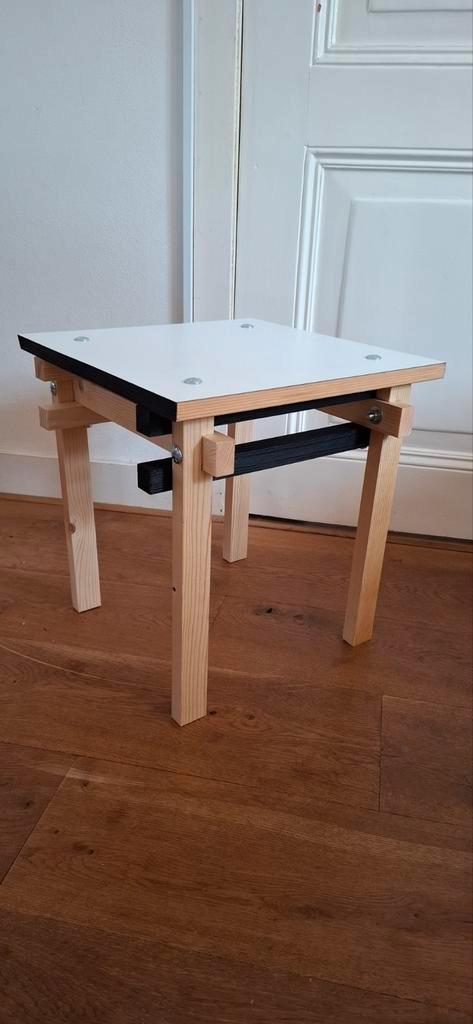 Duurzaam bijzettafeltje zwart/wit vuren., Huis en Inrichting, Tafels | Bijzettafels, Zo goed als nieuw, Vierkant, Minder dan 45 cm