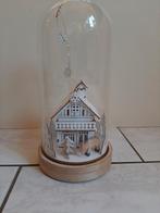 Houten Kersthuis met lichtjes in stolp, Ophalen of Verzenden, Zo goed als nieuw