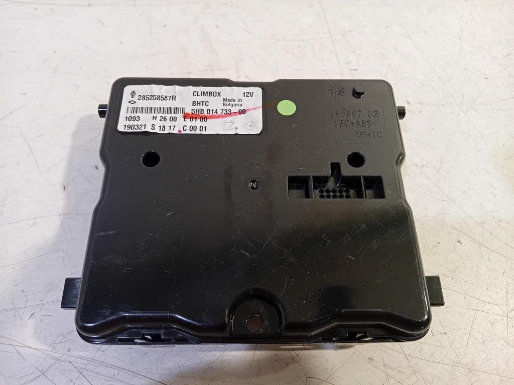 Computer climate control Renault Mégane, Onderdelen@venauto.nl, Van der Ven Autorecycling B.V., Gebruikt, Ettenseweg 76, 4706 PB Roosendaal, The Netherlands
