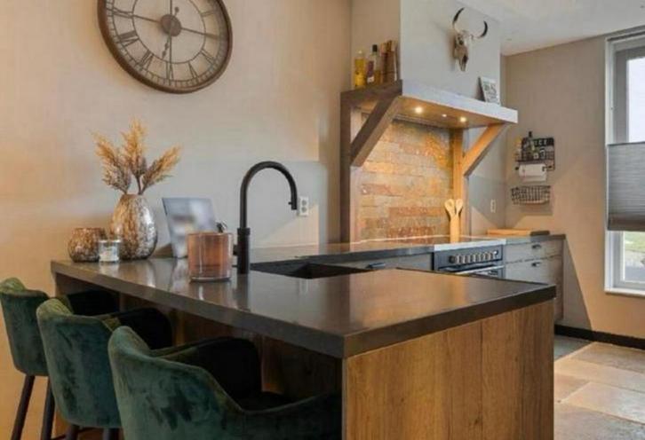 Mooie nette 4 jaar oude keuken, Huis en Inrichting, Keuken | Complete keukens, Gebruikt, Hoekkeuken, Bruin, Graniet of Steen, Ophalen