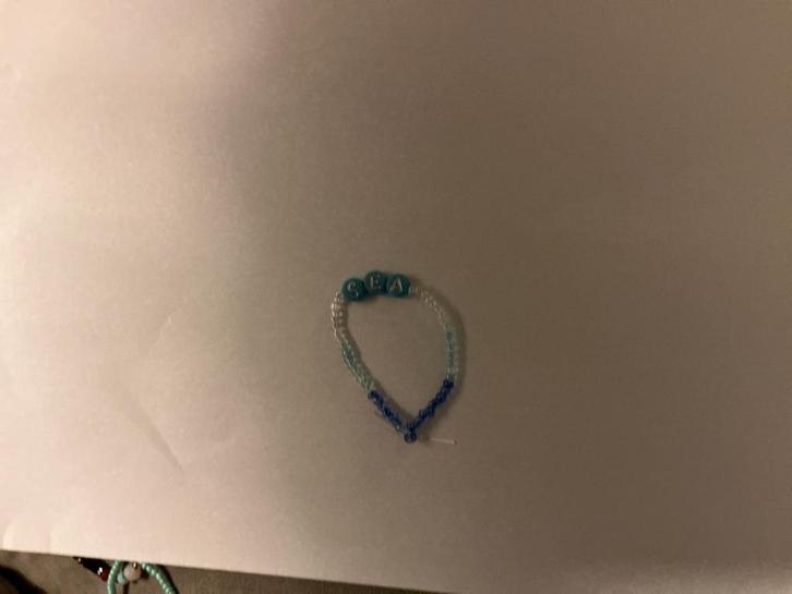 Baby armband met blauwe kralen, Sieraden, Tassen en Uiterlijk, Armbanden, Nieuw, Elastiek, Blauw, Met bedels of kralen, Ophalen