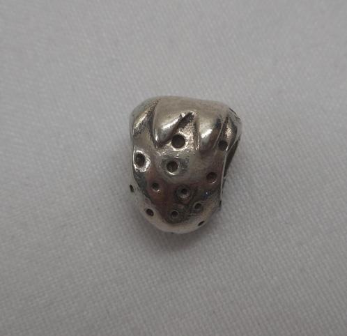 Zilveren Pandora bedel aardbei 790112 nr.411, Sieraden, Tassen en Uiterlijk, Bedels, Gebruikt, Pandora, Zilver, 1 bedel, Verzenden