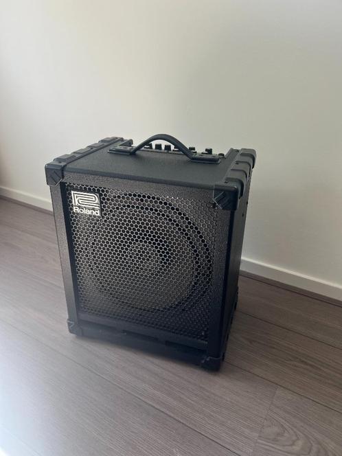 Roland Cube 100 Basversterker, Muziek en Instrumenten, Versterkers | Bas en Gitaar, Zo goed als nieuw, Basgitaar, 100 watt of meer