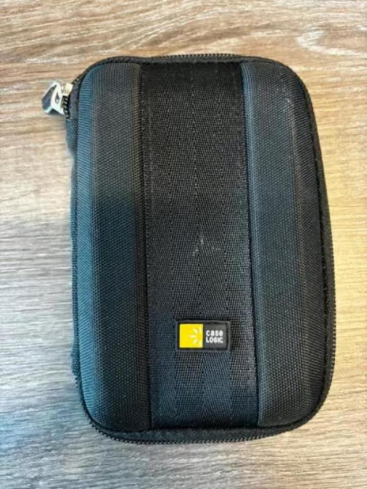 NIEUW! Case Logic QHDC-101 zwart harde schijf tas €4,99, Computers en Software, Laptoptassen, Nieuw, Rugzak, 11 inch of minder
