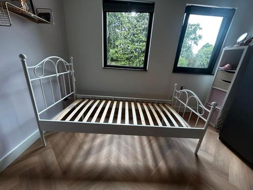 Beterbed stalen meisjes bed, wit inclusief lattenbodem, Kinderen en Baby's, Kinderkamer | Bedden, Zo goed als nieuw, 180 cm of meer