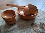 Vintage houten pindaset 1 grote kom 6 kleinere en een lepel, Huis en Inrichting, Ophalen of Verzenden