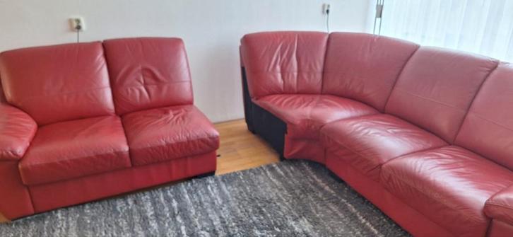 Rood lederen hoekbank, Huis en Inrichting, Banken | Bankstellen, Gebruikt, Hoekbank, Vierpersoons of meer, 200 tot 250 cm, 75 tot 100 cm