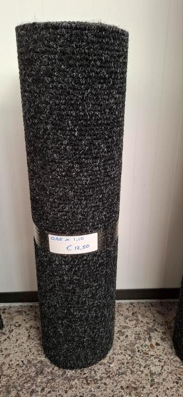 Stevige deurmat, tapijt, 0,65 m x 1,10m €12,50 beschikbaar voor biedingen