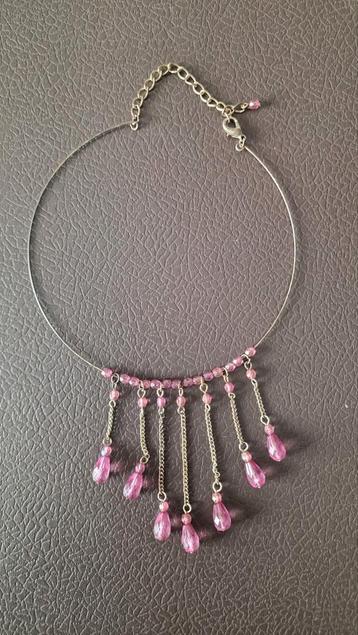 Halsketting met roze steentjes beschikbaar voor biedingen