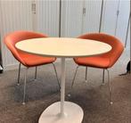 Arper Ronde tafel (80cm) met 2 oranje Arper stoelen, Huis en Inrichting, Tafels | Eettafels, Ophalen, Gebruikt, Rond, 50 tot 100 cm