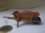 1949 Dinky Toys 105-B WHEELBARROW (Kruiwagen.), Ophalen of Verzenden, Gebruikt, Tractor of Landbouw, Dinky Toys