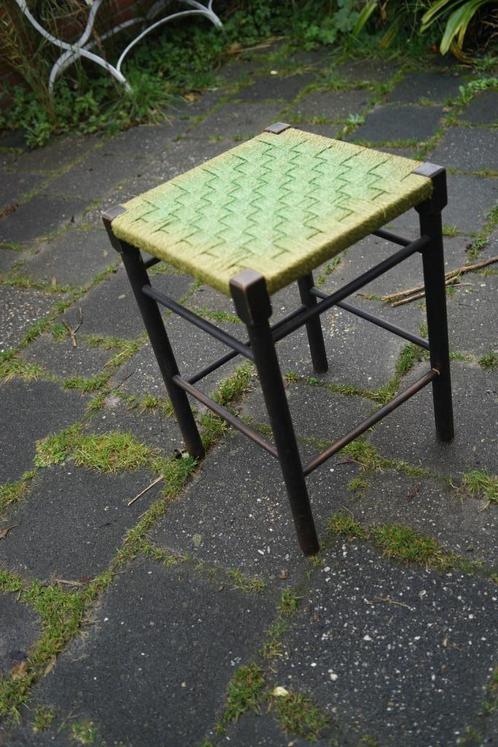 vintage kruk bijzettafel hout sisal touw groen zwart., Huis en Inrichting, Krukjes, Gebruikt, Hout, Ophalen of Verzenden