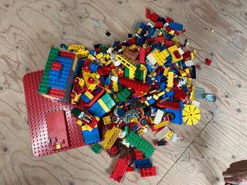 Lego & Duplo mix met grondplaat beschikbaar voor biedingen