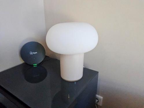 IKEA DEJSA Tafellamp – Opaalglas, Gezellige Nachtlamp, Huis en Inrichting, Lampen | Tafellampen, Zo goed als nieuw, Minder dan 50 cm