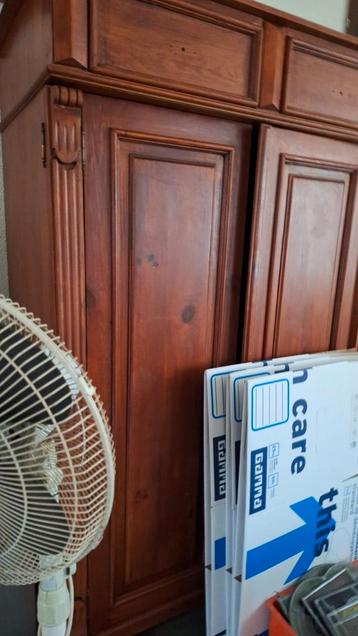 Gratis Meubels: Bankstel, Tafel, Kasten, Dressoir beschikbaar voor biedingen
