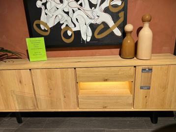 Henders and Hazel dressoir Homestead beschikbaar voor biedingen