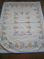 vintage geborduurd tafelkleed nr CC 867, Huis en Inrichting, Tafelkleden, Verzenden, Gebruikt, Rechthoek, Binnen