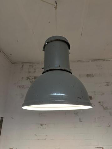 SALE: vintage emaille hanglamp, metalen lamp beschikbaar voor biedingen
