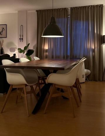 Mooie Walnoten Tafel beschikbaar voor biedingen