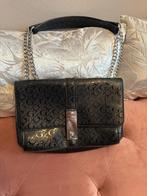 Guess tas, Ophalen