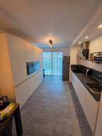 Moderne Magnolia Keuken met Whirlpool Apparatuur, Huis en Inrichting, Keuken | Complete keukens, Ophalen, Zo goed als nieuw