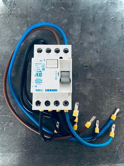 Schupa aardlekschakelaar 25A - 3 fase - met bekabeling, Hobby en Vrije tijd, Elektronica-componenten, Gebruikt, Ophalen of Verzenden