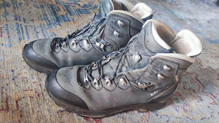 LOWA Schoenen maat 41.5, Kleding | Heren, Schoenen, Zo goed als nieuw, Wandelschoenen of Bergschoenen, Zwart, Verzenden