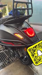 Vespa sprint FULL option 2022, Fietsen en Brommers, Snorfietsen en Snorscooters, Ophalen, Zo goed als nieuw, Vespa