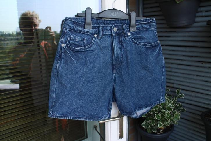 1x Dames Blauwe Korte Spijker Broek Maat 36 (HEMA), Kleding | Dames, Spijkerbroeken en Jeans, Zo goed als nieuw, W28 - W29 (confectie 36)