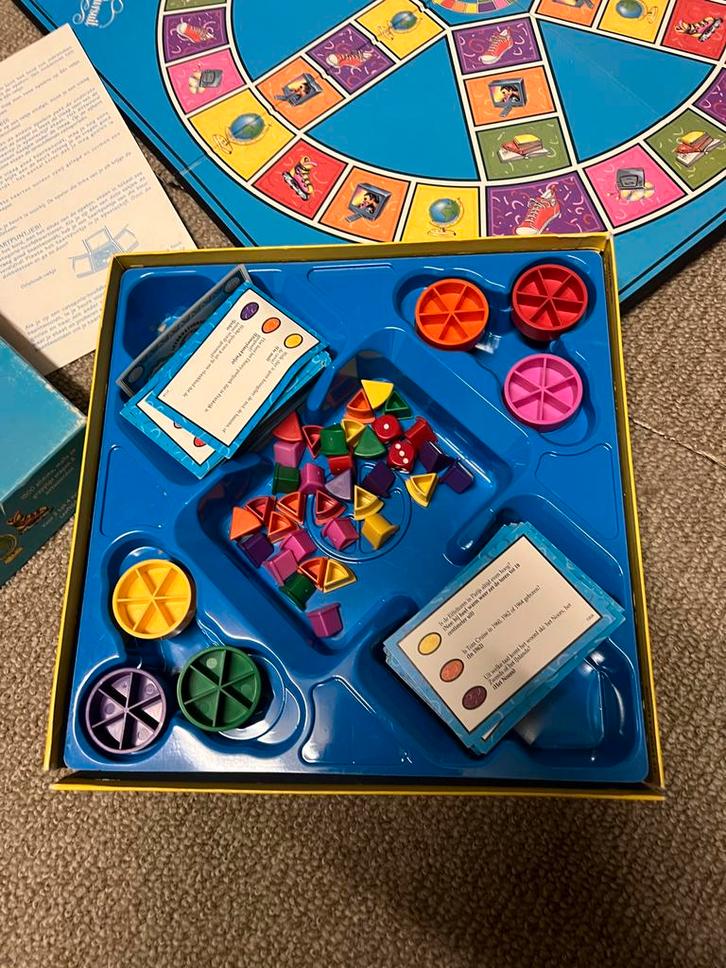 Trivial Pursuit Kinderen 7-10 jaar, Hobby en Vrije tijd, Gezelschapsspellen | Bordspellen, Gebruikt, Drie of vier spelers, Ophalen of Verzenden
