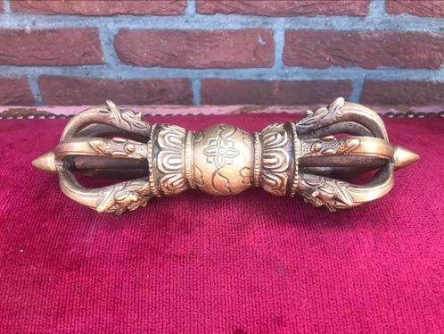 grote en zware bronzen vajra/ dorje, Tibet, 23.5 cm, Antiek en Kunst, Kunst | Niet-Westerse kunst, Ophalen of Verzenden