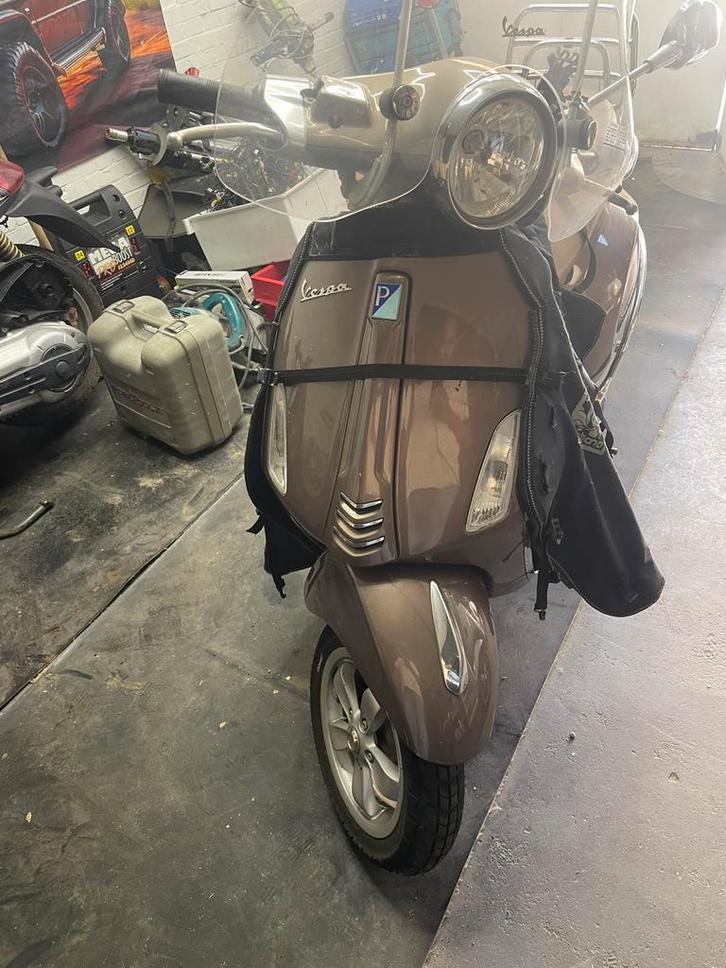 Vespa Primavera 2015 elektrisch en kickstart km 21400, Fietsen en Brommers, Scooters | Vespa, Zo goed als nieuw, Overige modellen