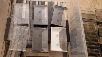 87x Lege Casette doosjes casettedoosjes box casettebandjes beschikbaar voor biedingen
