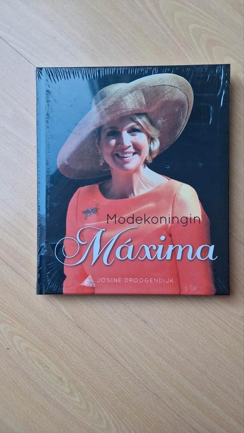 Josine Droogendijk - Modekoningin Maxima, Boeken, Politiek en Maatschappij, Nieuw, Maatschappij en Samenleving, Nederland, Ophalen of Verzenden