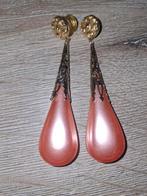 Vintage zalmkleurige oorbellen., Overige materialen, Ophalen of Verzenden, Zo goed als nieuw, Roze