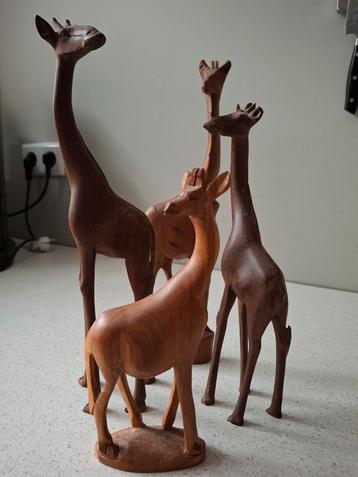 Houten Giraffen Beelden Set beschikbaar voor biedingen