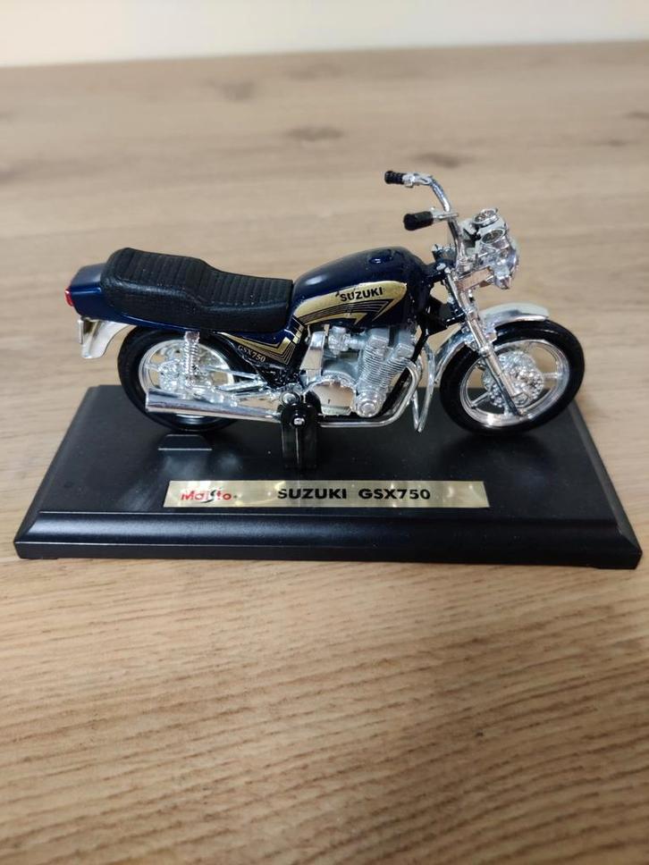 Maisto Suzuki GSX750 Model Motor, Hobby en Vrije tijd, Modelauto's | 1:18, Zo goed als nieuw, Motor, Maisto, Ophalen of Verzenden
