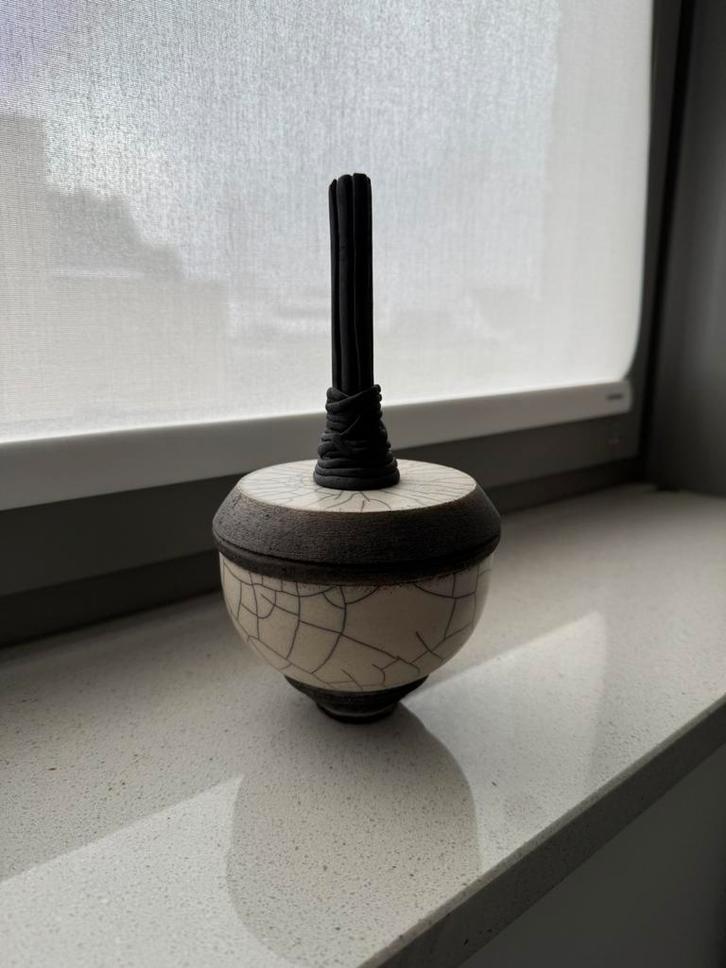 Raku gebrande vaas, Huis en Inrichting, Woonaccessoires | Vazen, Gebruikt, Overige kleuren, Minder dan 50 cm, Aardewerk of Porselein