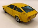 Dinky Toys 1405 Alfa Romeo Alfetta GTV geel -GOED- M26, Hobby en Vrije tijd, Modelauto's | 1:43, Gebruikt, Auto, Dinky Toys, Ophalen of Verzenden