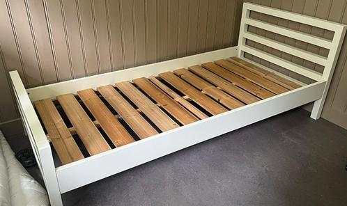 bed wit hout (incl matras) 90x200cm, Huis en Inrichting, Slaapkamer | Bedden, Zo goed als nieuw, Eenpersoons, 90 cm, 200 cm, Hout